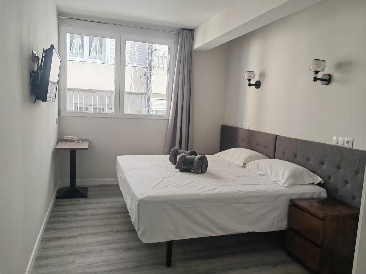 Hostal Golden 21*** Madrid Bagian luar foto