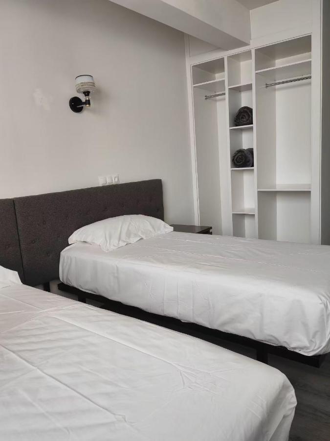 Hostal Golden 21*** Madrid Bagian luar foto