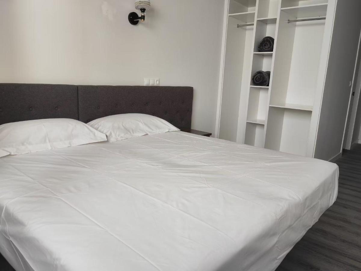 Hostal Golden 21*** Madrid Bagian luar foto