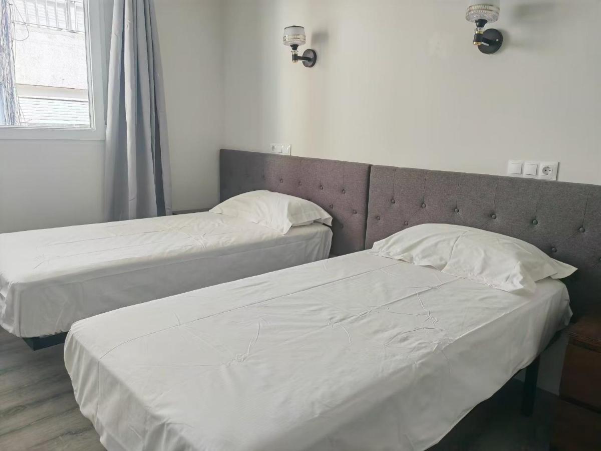 Hostal Golden 21*** Madrid Bagian luar foto