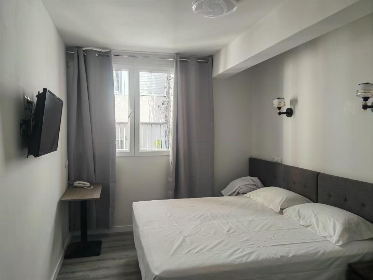 Hostal Golden 21*** Madrid Bagian luar foto