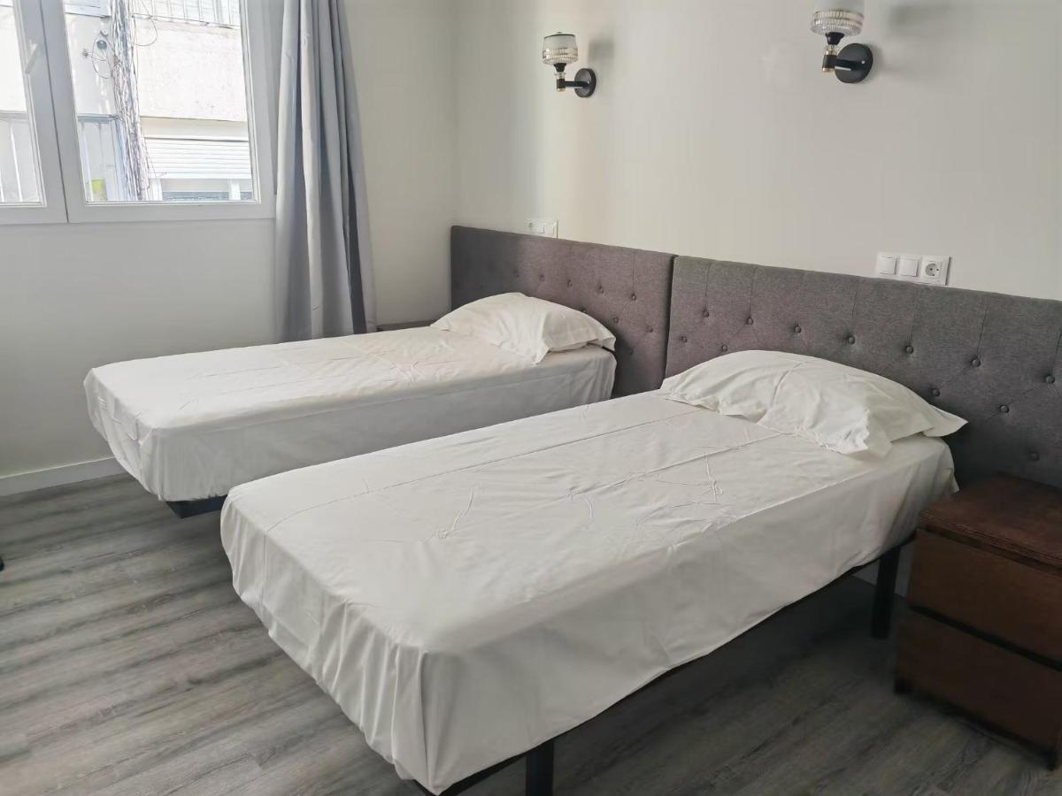 Hostal Golden 21*** Madrid Bagian luar foto