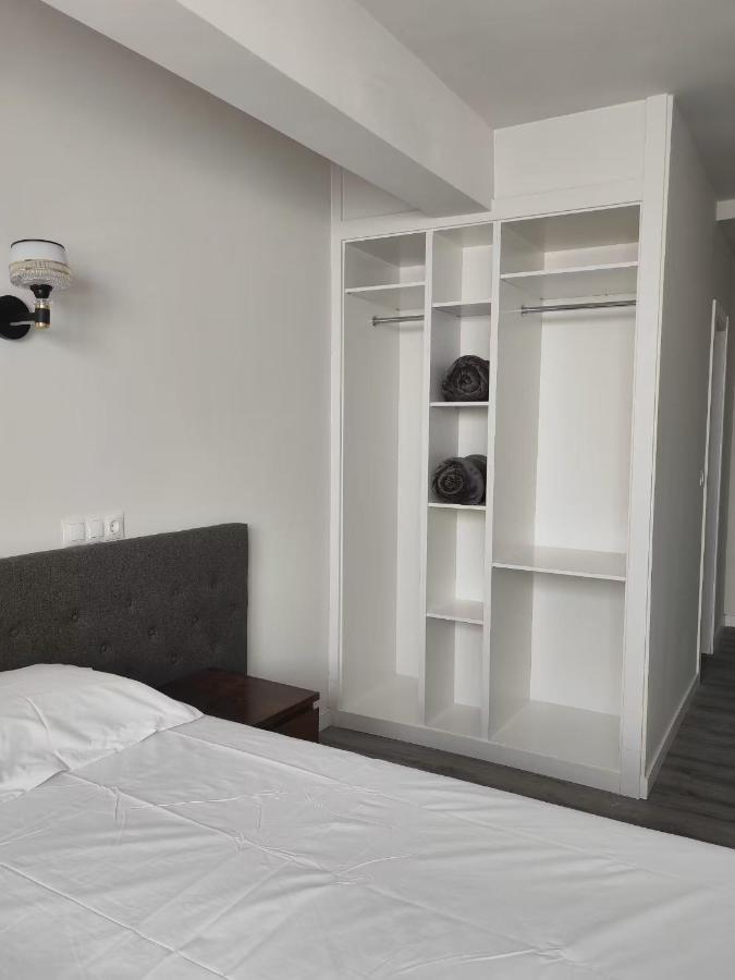 Hostal Golden 21*** Madrid Bagian luar foto