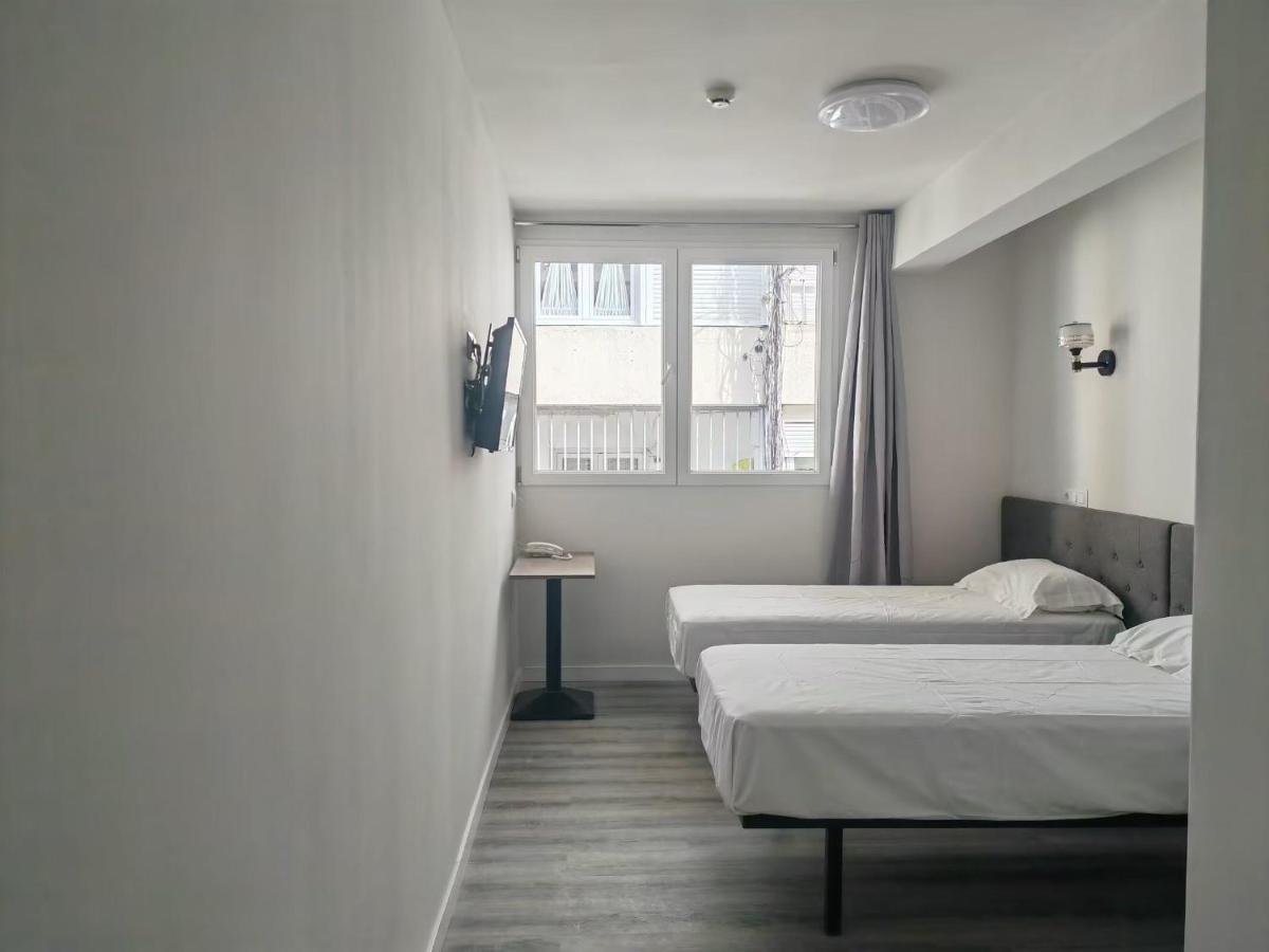 Hostal Golden 21*** Madrid Bagian luar foto