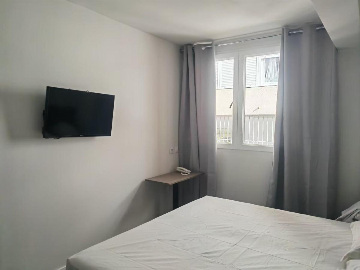 Hostal Golden 21*** Madrid Bagian luar foto