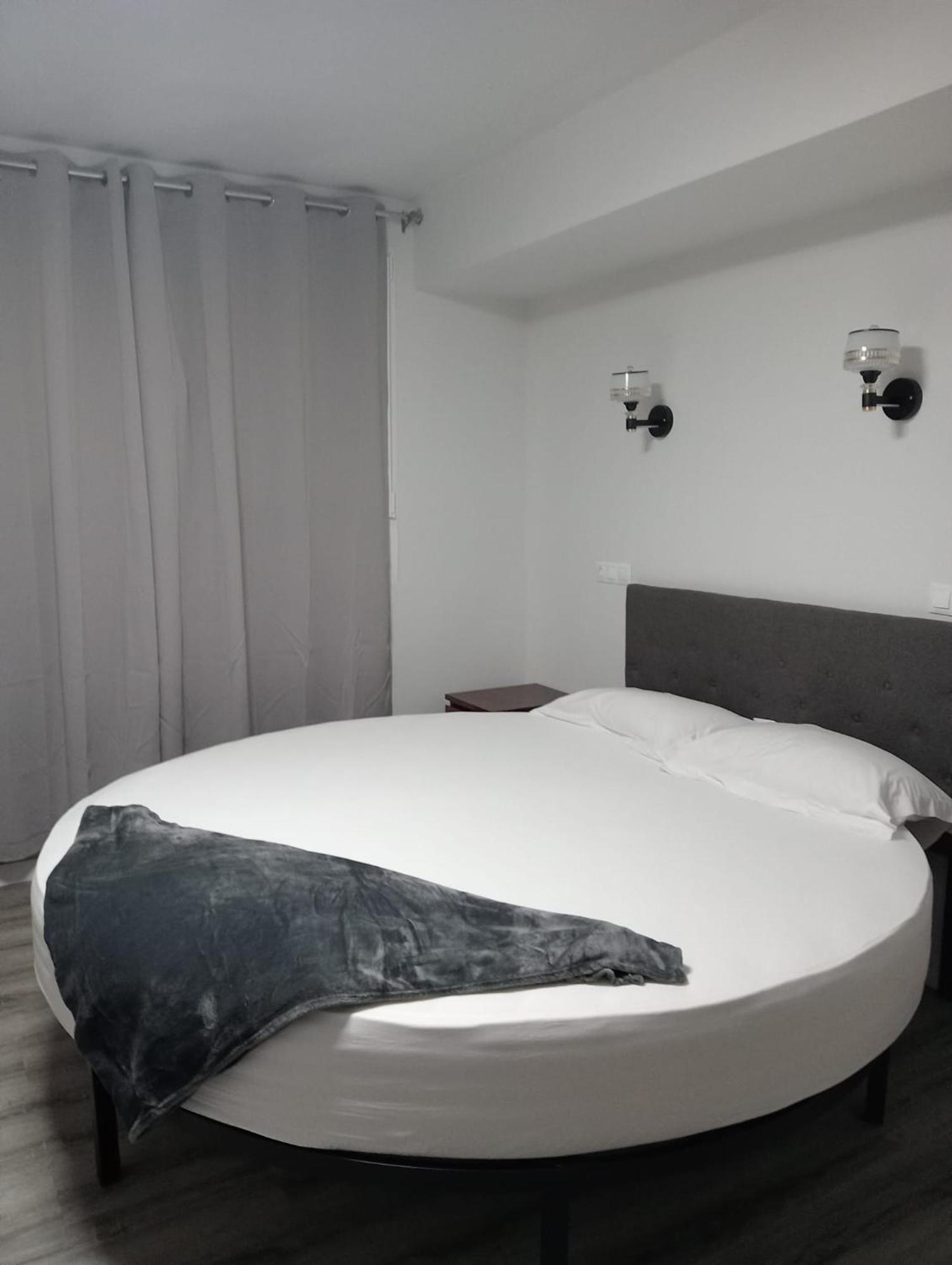 Hostal Golden 21*** Madrid Bagian luar foto